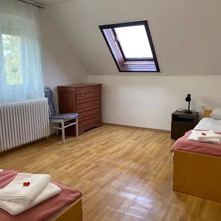 Apartment Szomszed Haz *
