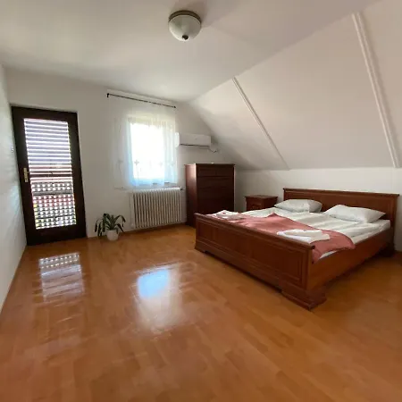 Szomszed Haz 凯斯特海伊